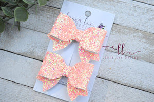 Bitty Piggy Bow Set || Coral Glitter