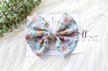 Large Julia Bow Style Bow || Hallie Floral