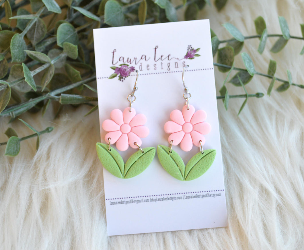 Daisy Clay Earrings || Light Pink