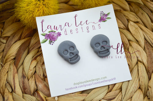 Skull Stud Earrings || Gray