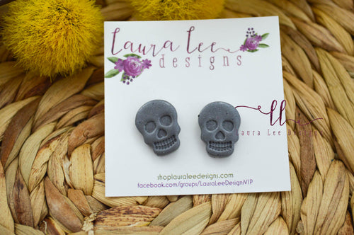 Skull Stud Earrings || Gray