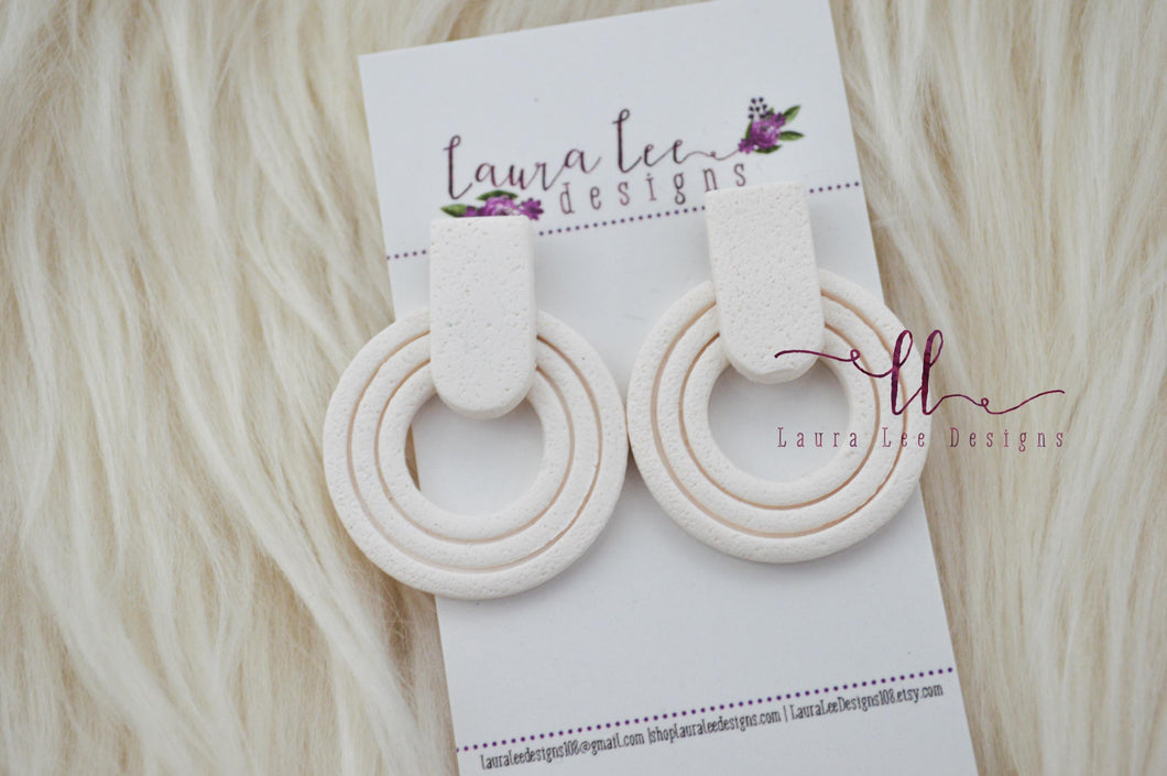 Round Clay Earrings || White