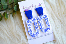 Nellie Arch Clay Earrings || Blue and White