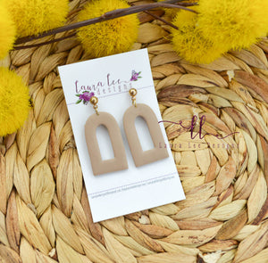 Nellie Arch Clay Earrings ||