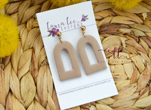 Nellie Arch Clay Earrings ||
